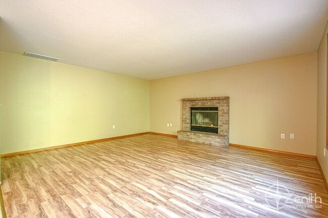 Building Photo - 3907 SE Sunrise Dr