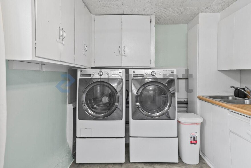 Building Photo - 1337 Acacia St