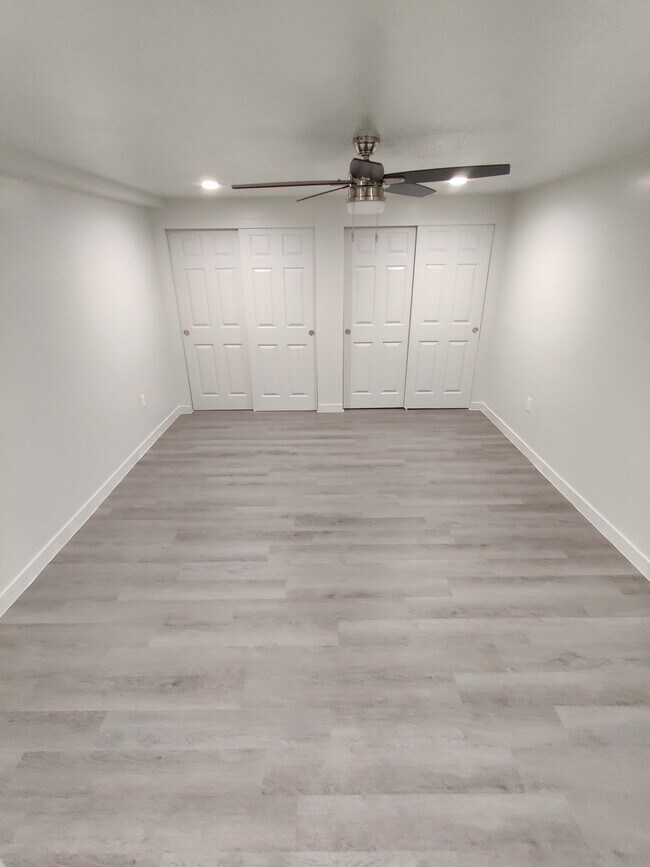 Building Photo - 255 E Tennyson Ave