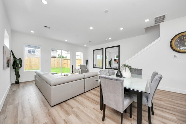 Building Photo - 3118 Wentworth St