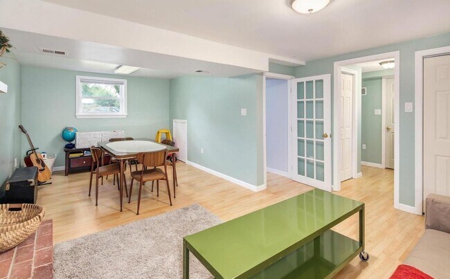 Building Photo - Splendid Split Foyer Home on Cul-de-Sac in...