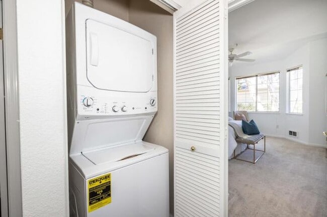 Building Photo - APARTMENT