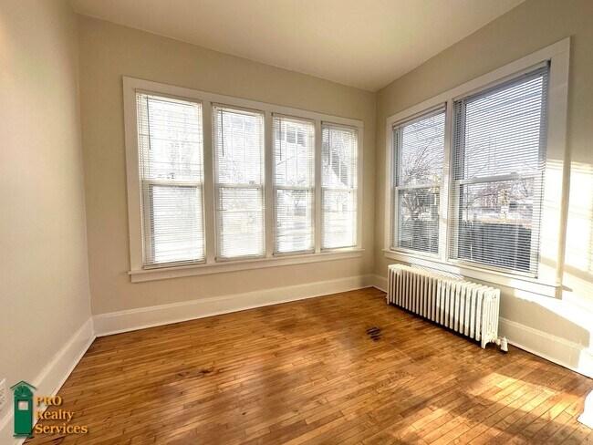 Building Photo - PM-221-002