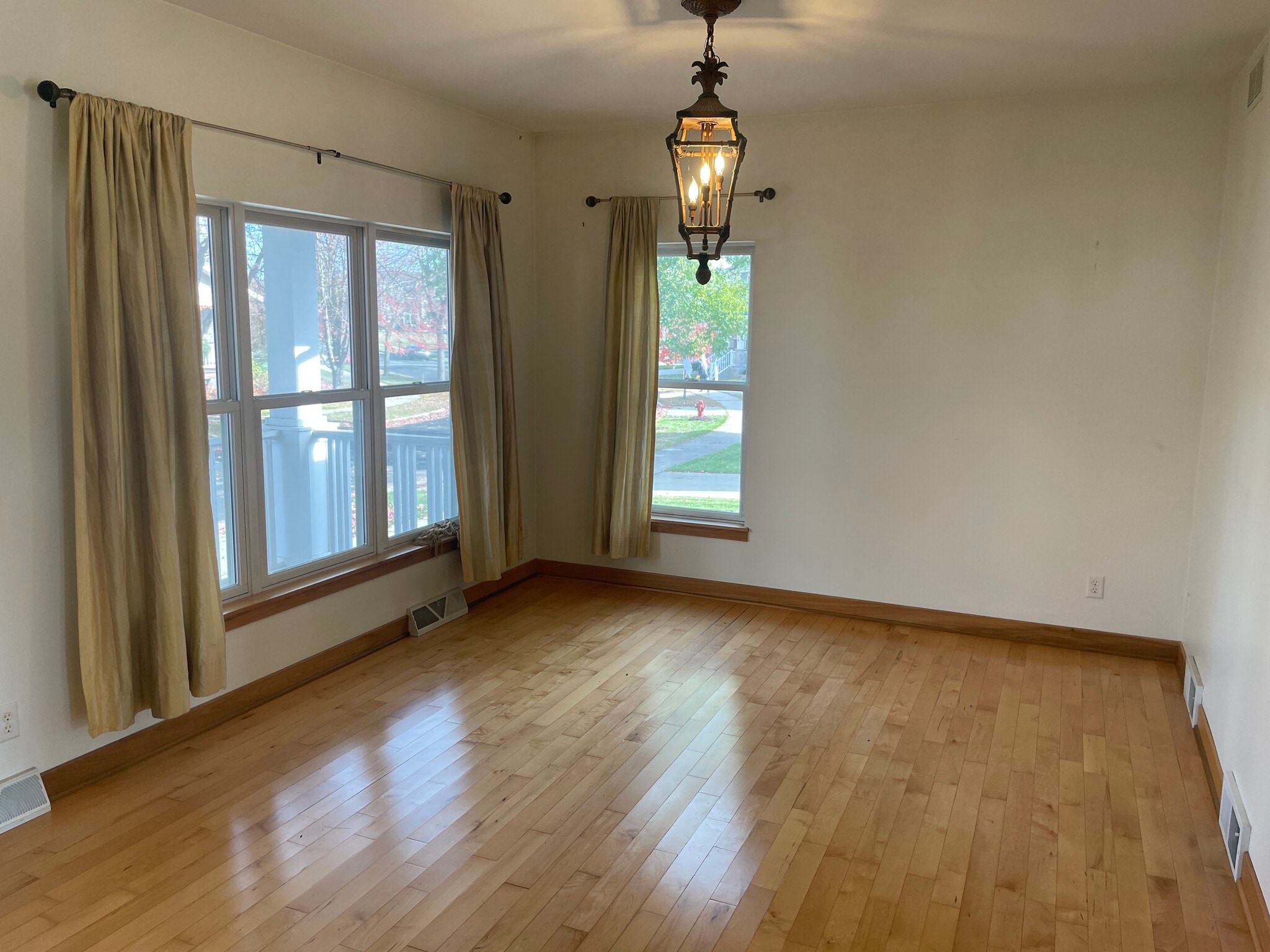 Building Photo - 3169 Pleasant St