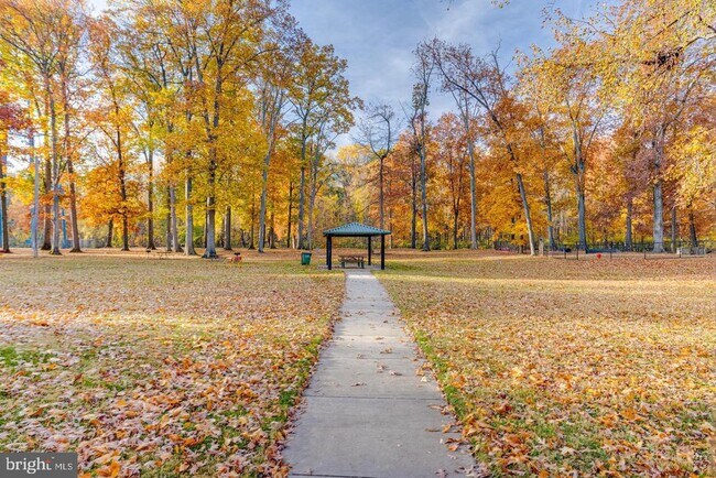 Building Photo - 2 Chesapeake Ct