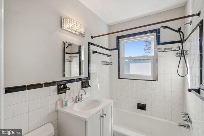 Building Photo - 5822 Fifer Dr