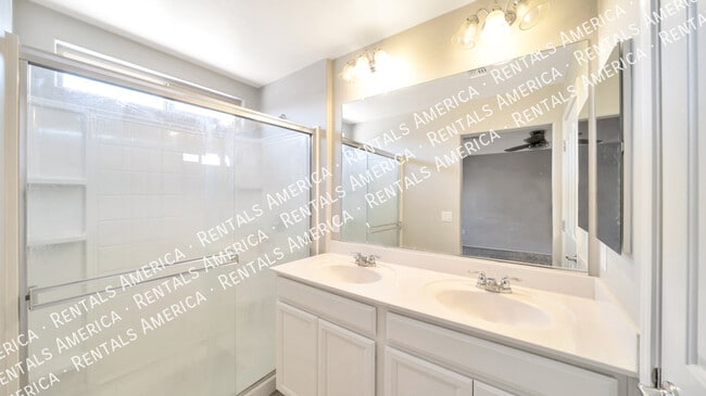 Building Photo - 4910 S River Run Dr