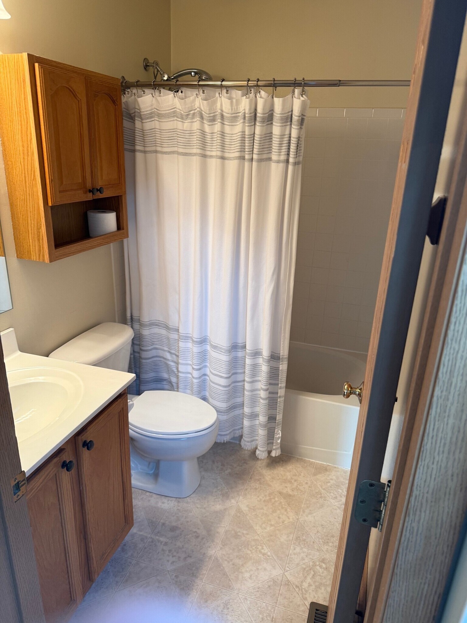 Full Bath - 6186 New Albany Rd W