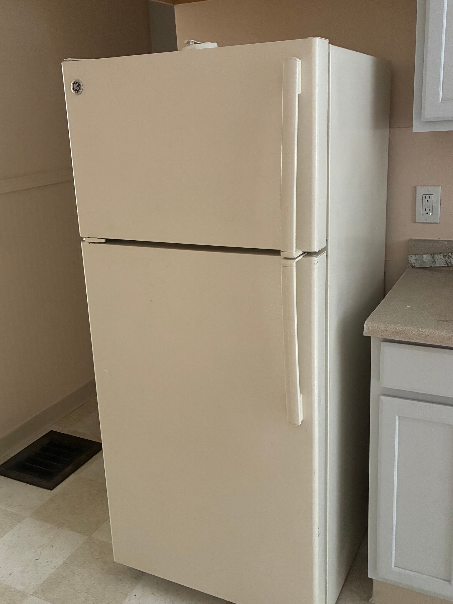 Fridge - 306 Bear St