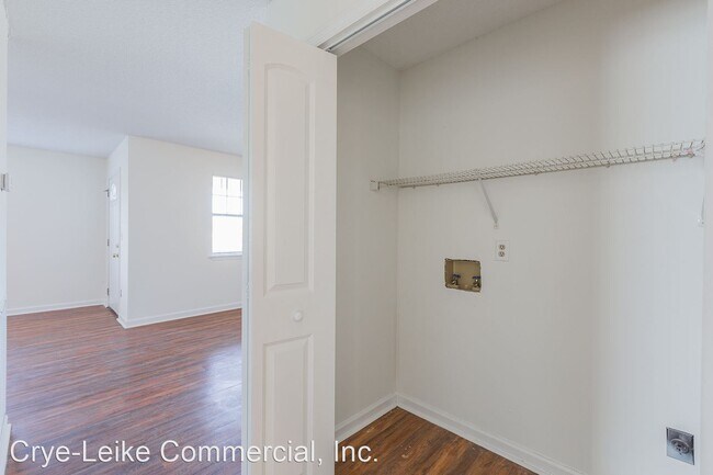 Building Photo - 4 br, 1.5 bath House - 1403 East 5th St.