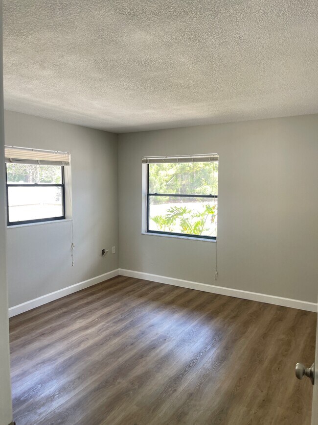 Building Photo - 4091 Lake Forest Dr