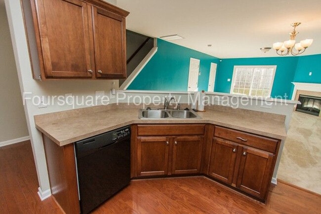 Building Photo - Room in Townhome on Ivy Wood Ln
