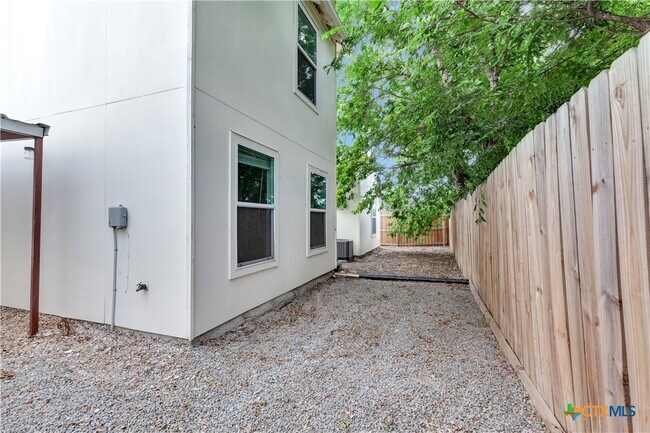 Building Photo - 350 Debus Dr