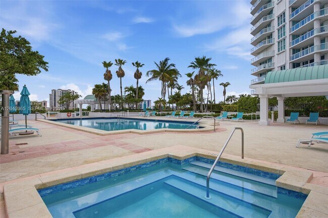Building Photo - 16500 Collins Ave