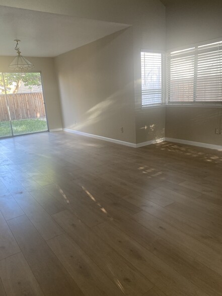 Formal Dining or Office Area - 2660 Meadow Brook Ln