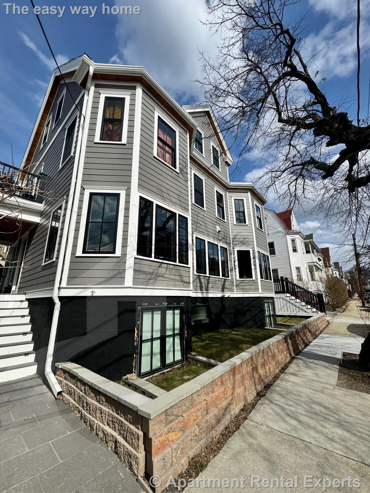 Building Photo - 8 Charnwood Rd