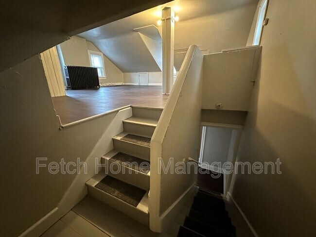 Building Photo - 633 Manor St