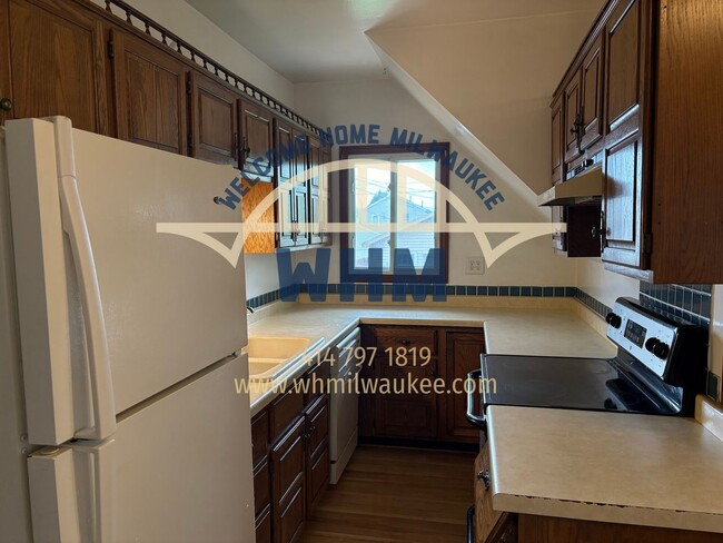 Building Photo - 2172 S 61st St