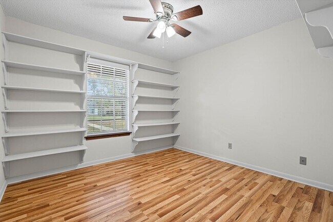 Building Photo - Charming Fairhope Home for Rent – Convenie...