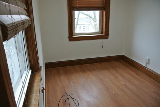 Building Photo - 706 87th St