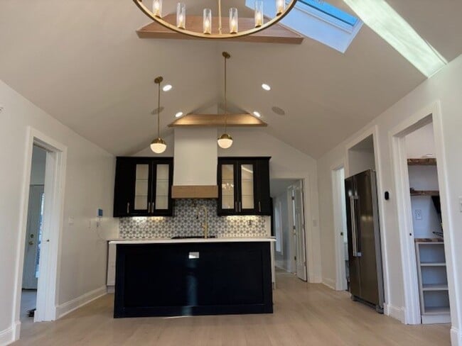 Building Photo - Step into modern luxury right here in Bloo...