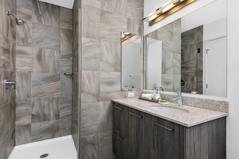 Building Photo - 235 E Illinois St