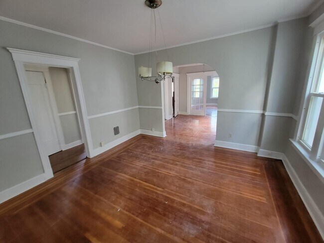 Building Photo - 504 Winthrop Ave