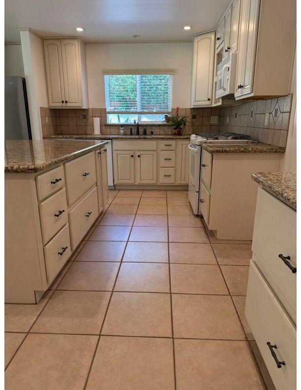 Building Photo - 5753 Reynaud Ct