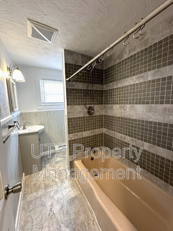 Building Photo - 2828 Cedarhurst Rd