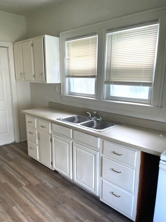 Building Photo - Newly Renovated Two Bedroom Home on Washington Street West