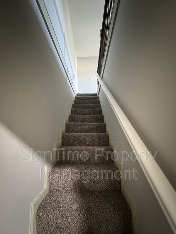 Building Photo - 25 Wayside Ave