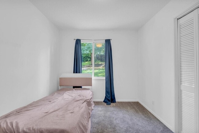 Building Photo - Located in the Heart of Hixson! 3 beds, 2 ...