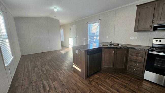 Building Photo - 2233 E Maywood St