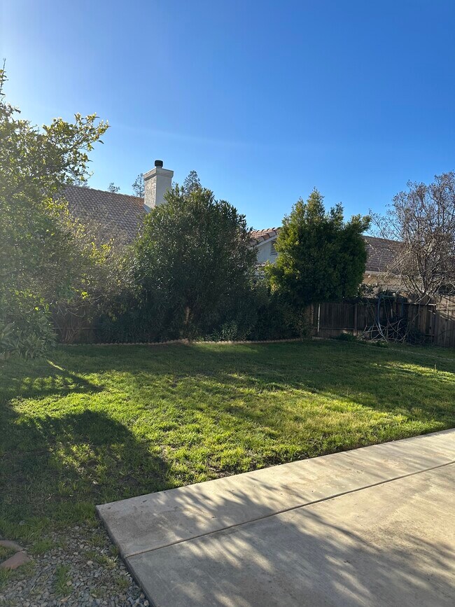 Building Photo - 2171 Eaton Dr