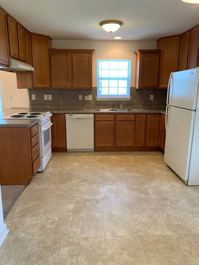 Building Photo - 126 Clusters Cir