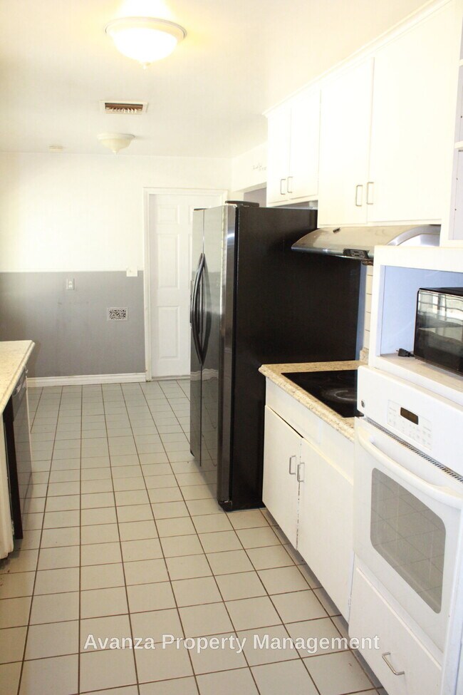 Building Photo - Home for Rent  3 Bed/1 Bath - 1,847 Sq Ft.  Rent: $2,195/month  Deposit: $2,295 Hoover High Region