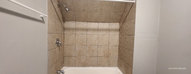 Building Photo - 1415 E 75th St