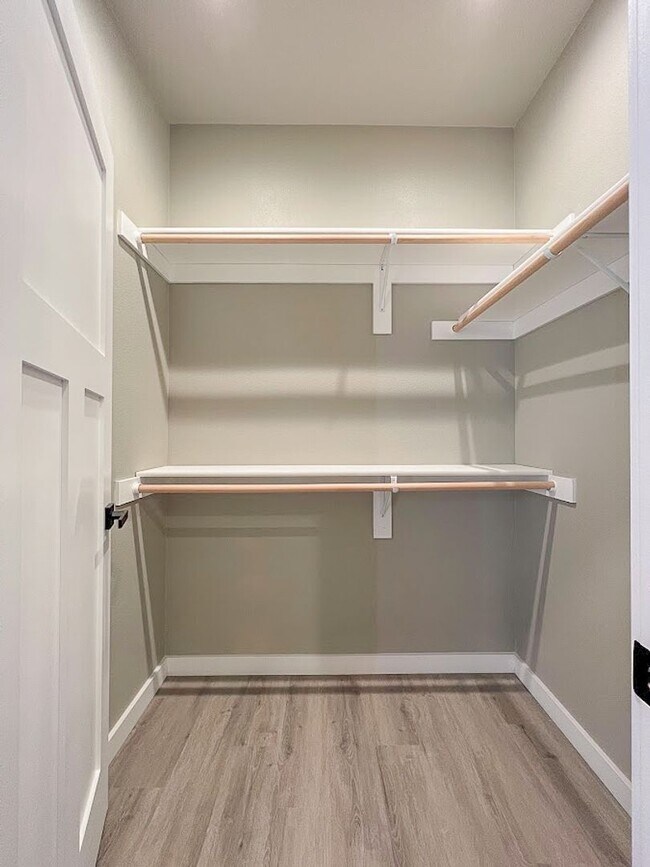 Building Photo - Pet Friendly 2 bed/ 2 bath unit at Soldier Ridge!