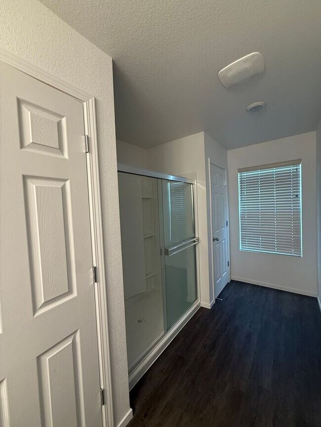 Building Photo - 3-Bed, 2.5-Bath Townhome in North Reno