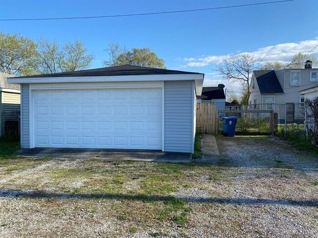 Building Photo - Beautifully rehabbed property