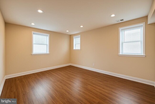 Building Photo - 7822 Grassy Garth