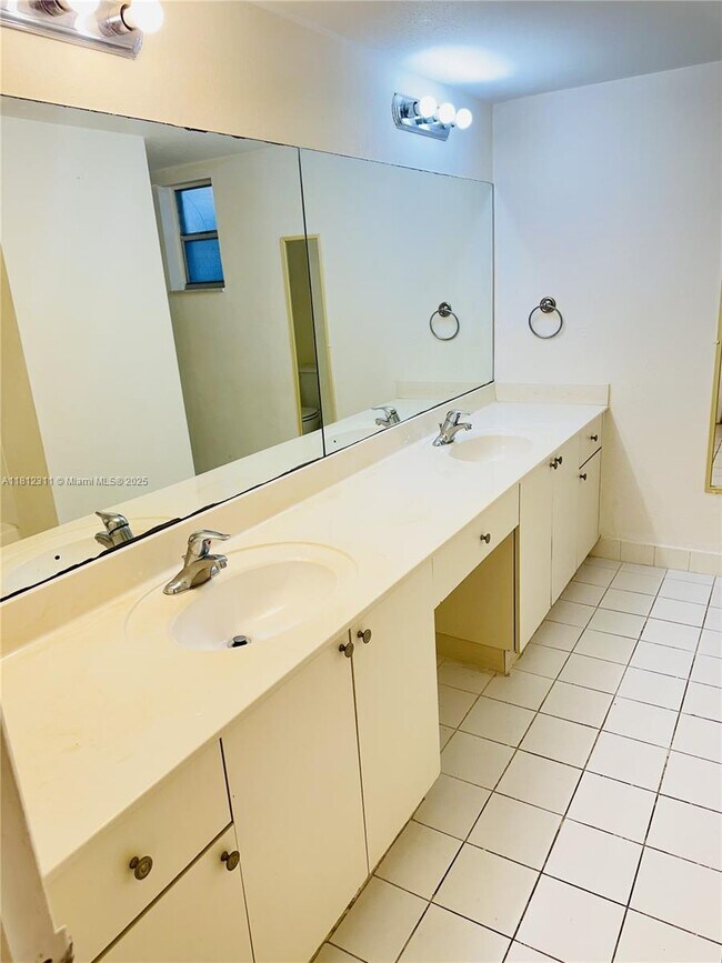 Building Photo - 4205 N University Dr
