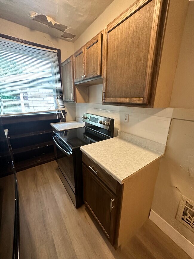 Building Photo - 5848 Kennerly Ave