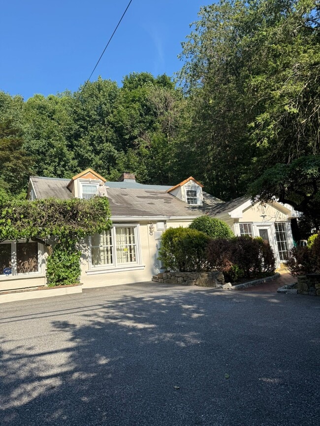 Building Photo - 445 W Hartsdale Ave
