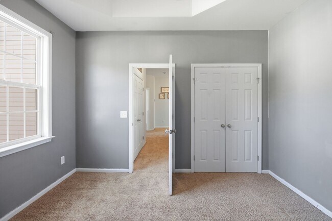 Building Photo - 412 Savannah Dr