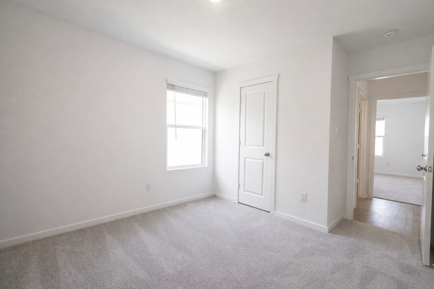 Building Photo - 1913 Ventasso Blvd