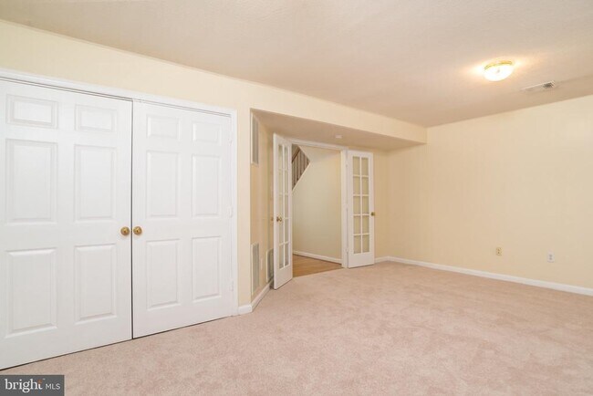 Building Photo - 5552 Jowett Ct