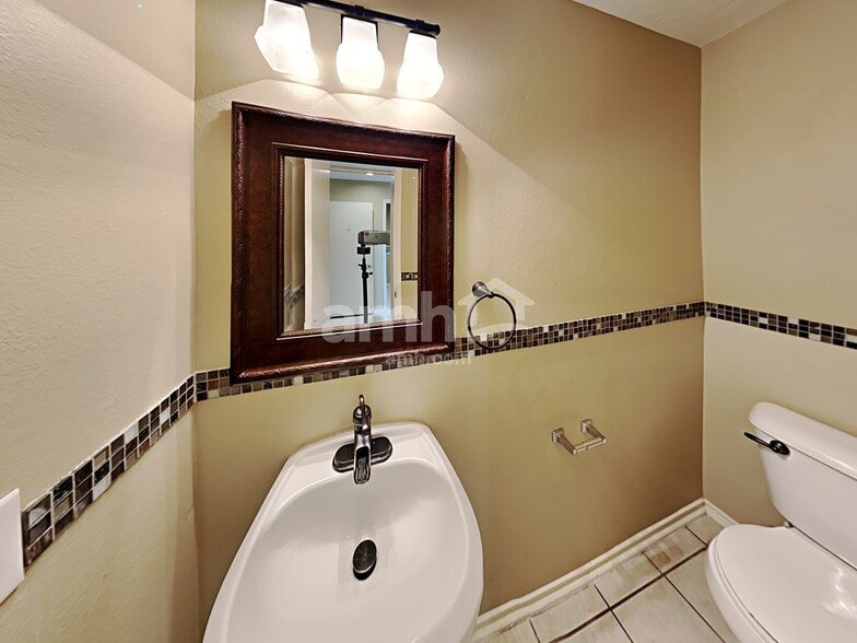 Building Photo - 5446 Aloe Ave