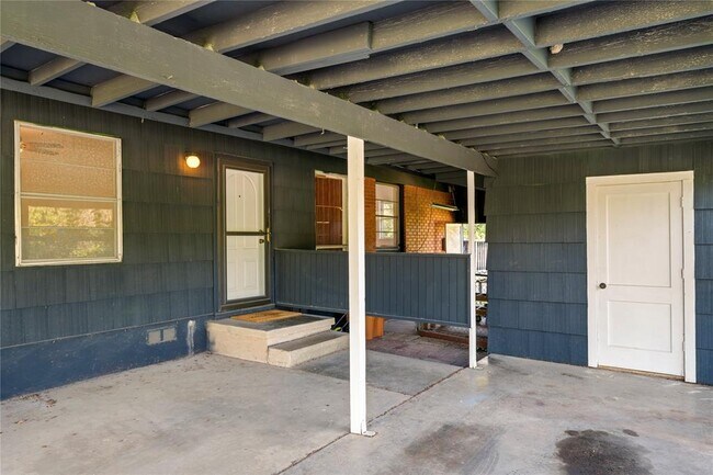 Building Photo - 402 Philco Dr