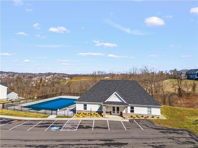 Building Photo - 484 Greenwood Dr